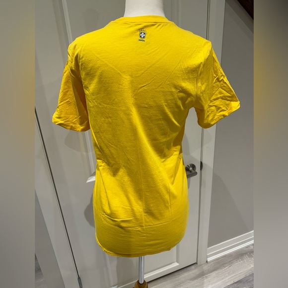 Nike, size medium Brazil Canariho T-shirt. Worn once - Picture 5 of 6